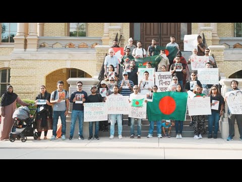 মার্কিন যুক্তরাষ্ট্রের নটরডেম বিশ্ববিদ্যালয়ের শিক্ষার্থীরা মূল ফটকের সামনে বিক্ষোভ সমাবেশ করছে…