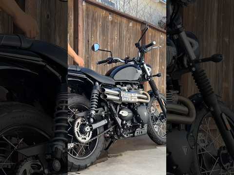 This is madness! #straightpipes #triumph #scrambler