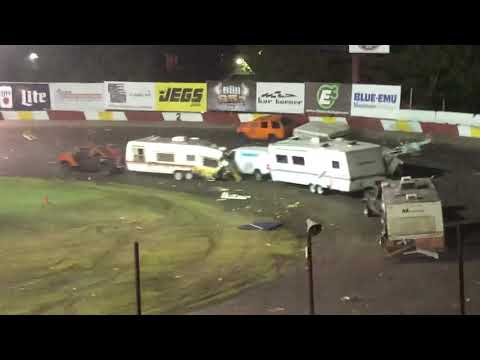 Rockford Speedway’s Famous Figure 8 Trailer Race