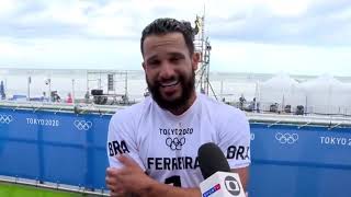 DIZ AMÉM QUE O OURO VEM! ÍTALO FERREIRA SE EMOCIONA AO RECEBER MEDALHA DE OURO E LAMENTA MORTE DA VÓ