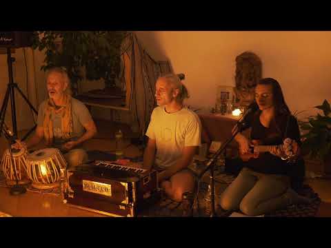 Renee Sunbird - Lokah Samastah (Live Kirtan Ganesha)