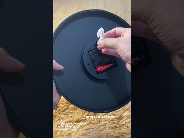 Vídeo relacionado con Helsinki - Reloj de pared de madera, redondo, silencioso, sin garrapatas, estilo rústico, de madera, redondo, fácil de leer, para el hogar, oficina, reloj escolar, de 10 pulgadas
