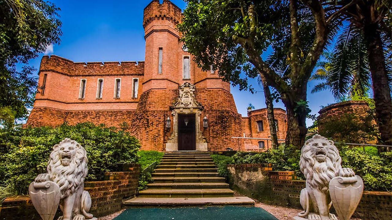 Ele deu a VIDA por esse CASTELO