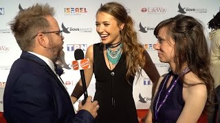 3 Word Acceptance Speeches on the Dove Award Red Carpet