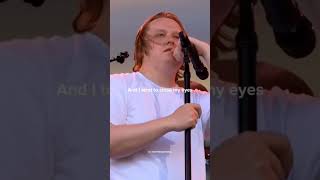 Fans sing along as Lewis Capaldi performs “Someone You Loved” #shorts #someoneyouloved #lewiscapaldi