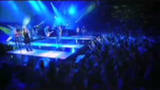 Across the Earth (Live with Lyrics) - Hillsong United