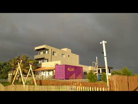 Domingo com vento Sudeste intenso em Balneário Barra do Sul SC 