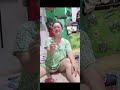 BUNDA CANTIK PAKAI DASTER LAGI DUDUK SANTAI SAMBIL DENGARIN MUSIK