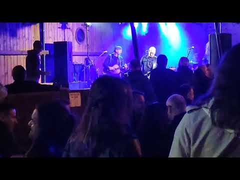 Lucie revival písnička Ona ví