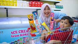Download lagu AZAM BUY KPOP DEMON HUNTER ICE CREAM 🍭 AT A KOREAN SUPERMARKET mp3
