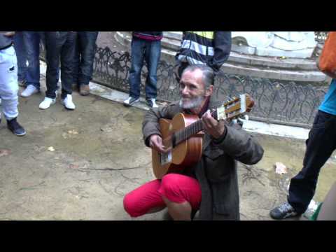 Artista callejero en Sevilla (Javier de plaza de España - Guitarrista flamenco)