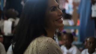 DES RETROUVAILLES CHARGÉES D’ÉMOTION : MICHAEL OHOVEN ET JOYCE GIRAUD DE RETOUR À L’ÉCOLE MATERNELLE DE OUAKAM