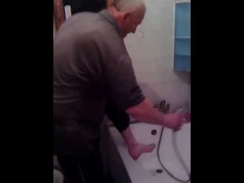 Mika pere noge - Strucni prikaz pranja nogu