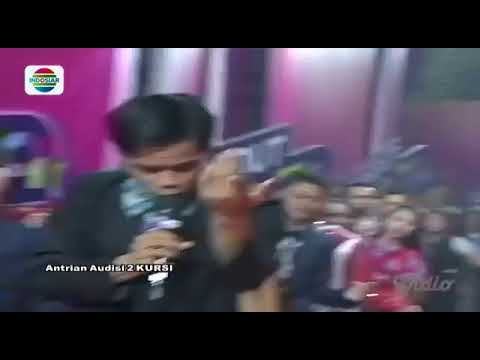 ayu dewi hongchai ketika heru bernyanyi