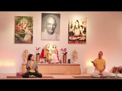 Yogastunde Mittelstufe "Ankommensstunde" mit Adrian - Yoga Vidya Live,  25.02.2022, 17:00 Uhr