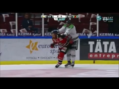 Se tacklingen här som Jakob Lilja döms för - händelsen från 2015 - TV4 Sport