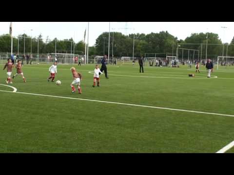 Voetbaltoernooi RKAVV dd 16-5-09 1ste wedstrijd DSO F11 - Barendrecht F15