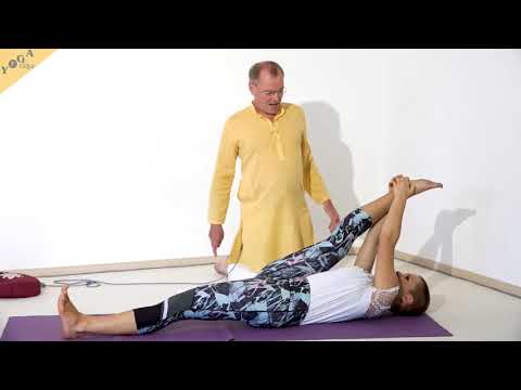 Beindehnung im Liegen - Yoga Asana Lexikon