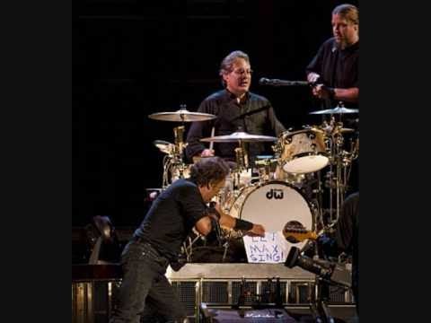 Max Weinberg Singing - Bruce Springsteen and the E Street Band, Kansas City (24/08/2008)