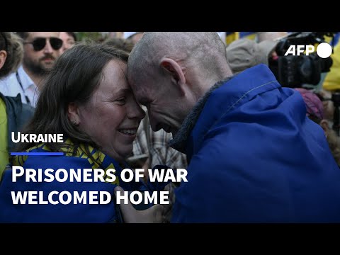 Ukrainians released in first stage of prisoner swap with Russia return to families | AFP