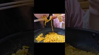 生理前の爆食。クリームカルボプルダックポックンミョン2人前食べるだけ #shorts #アラサー女子 #モッパン #飯テロ #爆食 #プルダックポックンミョン
