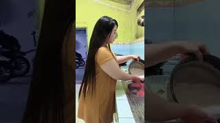 Download lagu Tante Stw Cantik Lagi Masak ❣️ Bokong Semok Hott‼️ #fypシ゚viral #tradingbareng #trading mp3