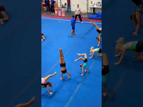 Handstand challenge 💪🏼🤸🏻‍♀️ #shorts #acro #gymnastics