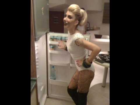 Videoclip de Sarhoş Dünya — Hande Yener