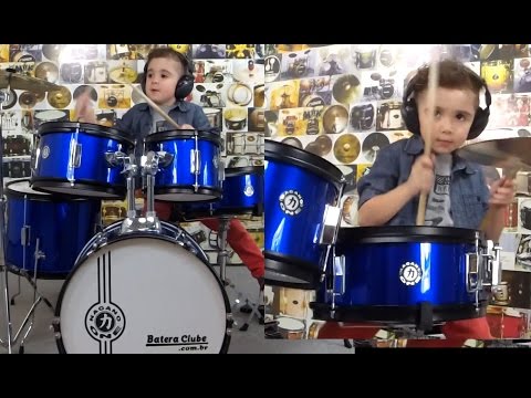 Benny Batera (4 anos) tocando a Bateria Infantil Nagano One Blue