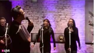 Robbie Williams - Acoustic Medley 2013 Live @ Radio