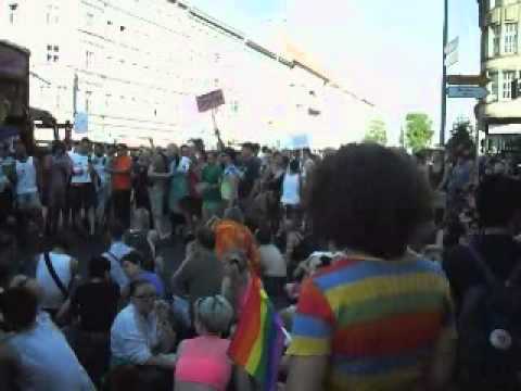 Transgenialer CSD 2013: Der Rattenchor in Aktion