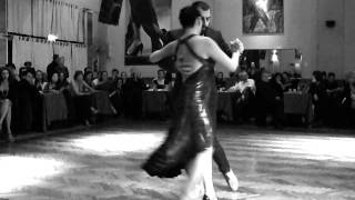 Por el camino - Konstantinos Riginos y Nadia Ibañez en Parakultural