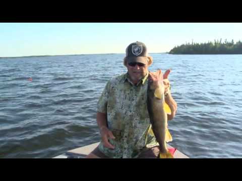Monster Gunisao Lake Lodge Walleyes - Good Fishing 2017 Show 5