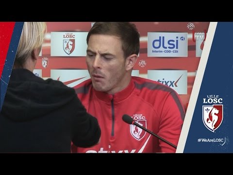 Pourquoi Nolan Roux fait-il cette tête ?