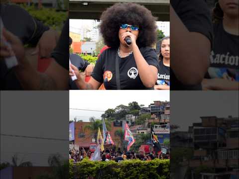 “Retrocede, fascista”: la periferia de São Paulo rima contra Flávio Bolsonaro #shorts