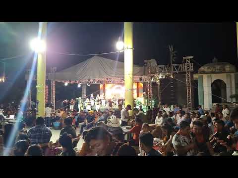 noche de XV años San mateo del mar....... la juventud istmeña en vivo