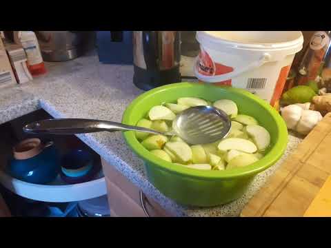 Apfelspalten einkochen für gedeckten Apfelkuchen