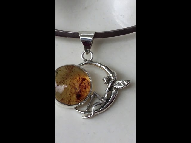 Vídeo relacionado con TreasureBay Colgante Hada en la Luna en Plata de Ley 925 | Collar Mágico de Fantasía para Mujer y Niña | Joyería Feérica con Cadena de 45cm