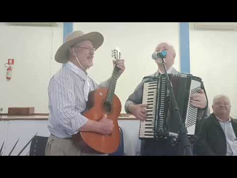 Edson Dutra & Toco Dutra cantando a primeira música