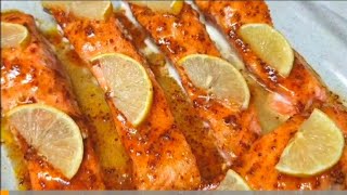 כשר לפסח דג סלמון עם לימון ושום מהיר Salmon in lemon and garlic בקלי קלות- המותג ליהי קרויץ במטבח (ליהי קרויץ - מטבח בקלי קלות) - התמונה מוצגת ישירות מתוך אתר האינטרנט יוטיוב. זכויות היוצרים בתמונה שייכות ליוצרה. קישור קרדיט למקור התוכן נמצא בתוך דף הסרטון