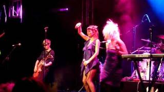 Fuzzbox - Spirit In The Sky (Islington 25-05-2010).mov