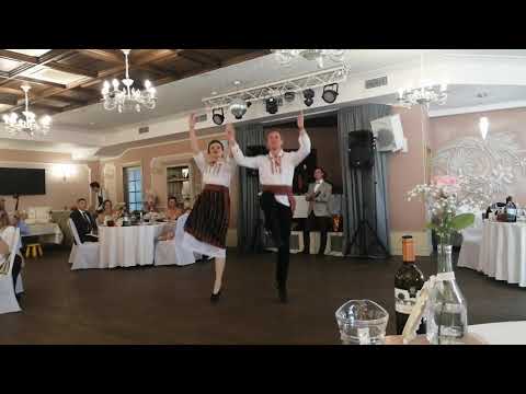 Молдавский танец в подарок на свадьбе! От семейной пары учителей средней школы.