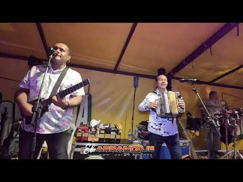 TUS OJITOS ME VUELVEN LOCO  -  NENITO VARGAS EN VIVO