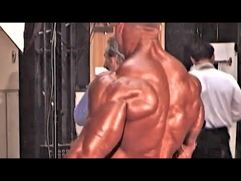 Pro Winner Eddy Ellwood backstage at NABBA Universe 1998