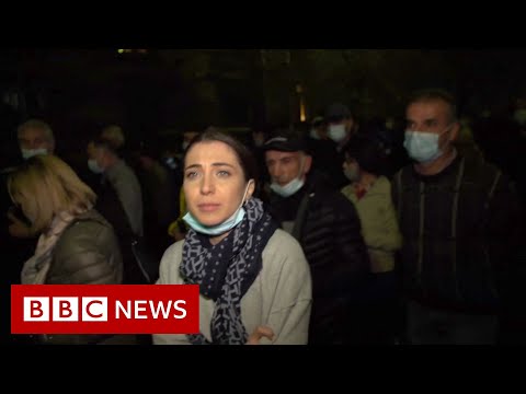 納戈爾諾-卡拉巴赫。亞美尼亞抗議活動敦促 "叛徒 "總理辭職 - BBC News (Nagorno-Karabakh: Armenian protests urge 'traitor' PM to quit - BBC News)