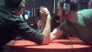 Kerrang! Radio: Arm Wrestling Round 1 - Fearny Vs. Henry! (Bamma 3 Competition)