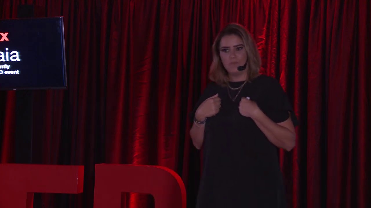 Como transformei minha vida em um case de sucesso em 1 ano | Gabriela Gueiros | TEDxAtalaia