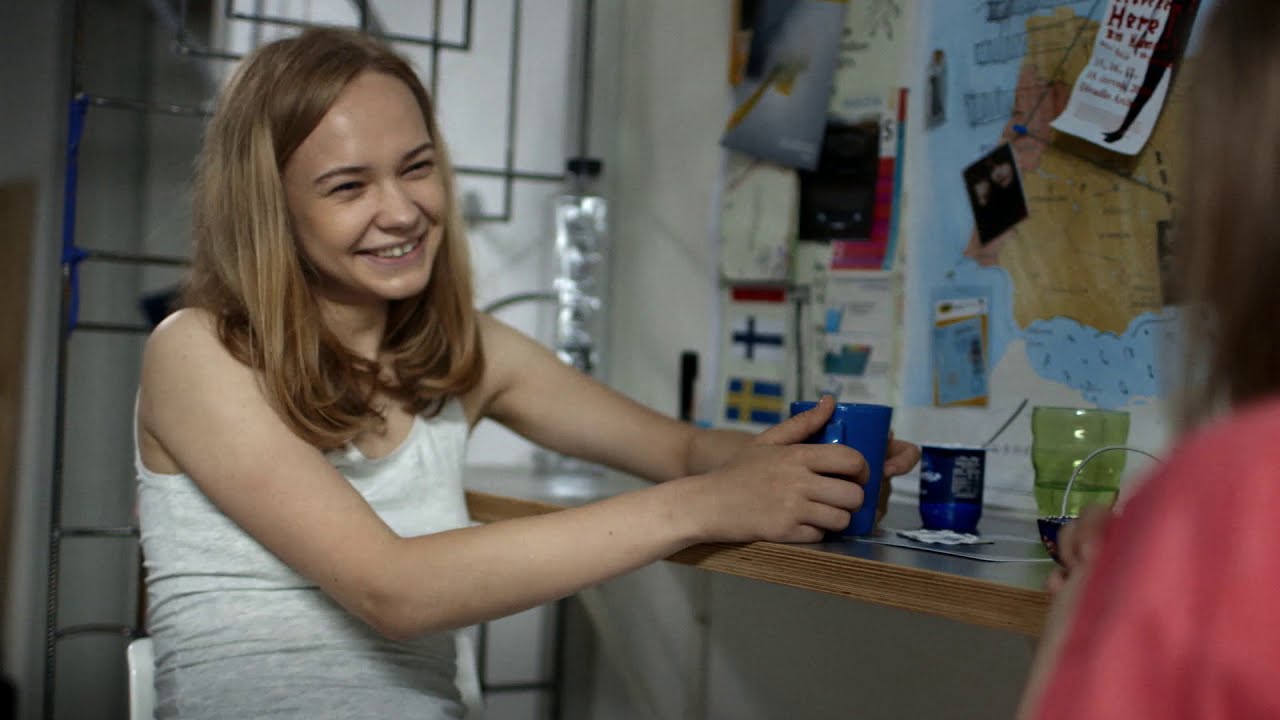 Câteva conversații despre o fată foarte înaltă - TRAILER