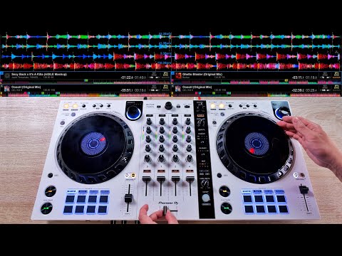 Pro DJ Does EPIC 4 Deck Mashup Mix on $650 DJ Gear
