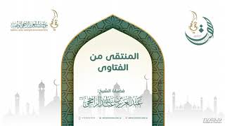 والدي يزيد عمره عن ثمانين عاما ويعاني من الأمراض ولا يستطيع الصيام فماذا عليه  ؟ image